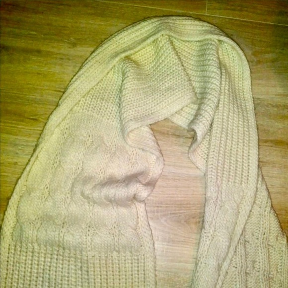 Abercrombie & Fitch cream knit fringed scarf - Picture 3 of 4
